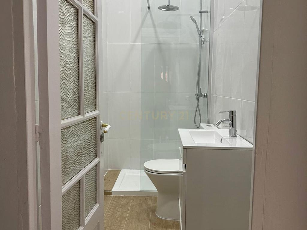 Apartamento T2+1 com Vista Rio | Baixa de Lisboa - Image 12