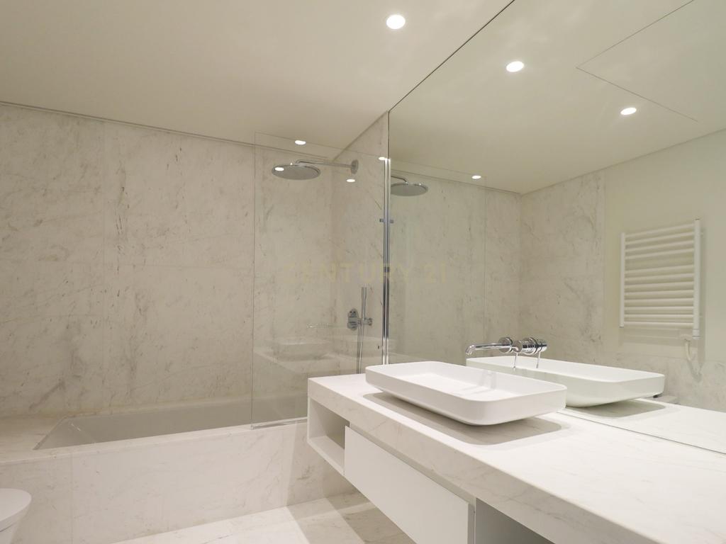 Apartamento de Luxo T2 no Infinity Tower em Campolide - Image 10
