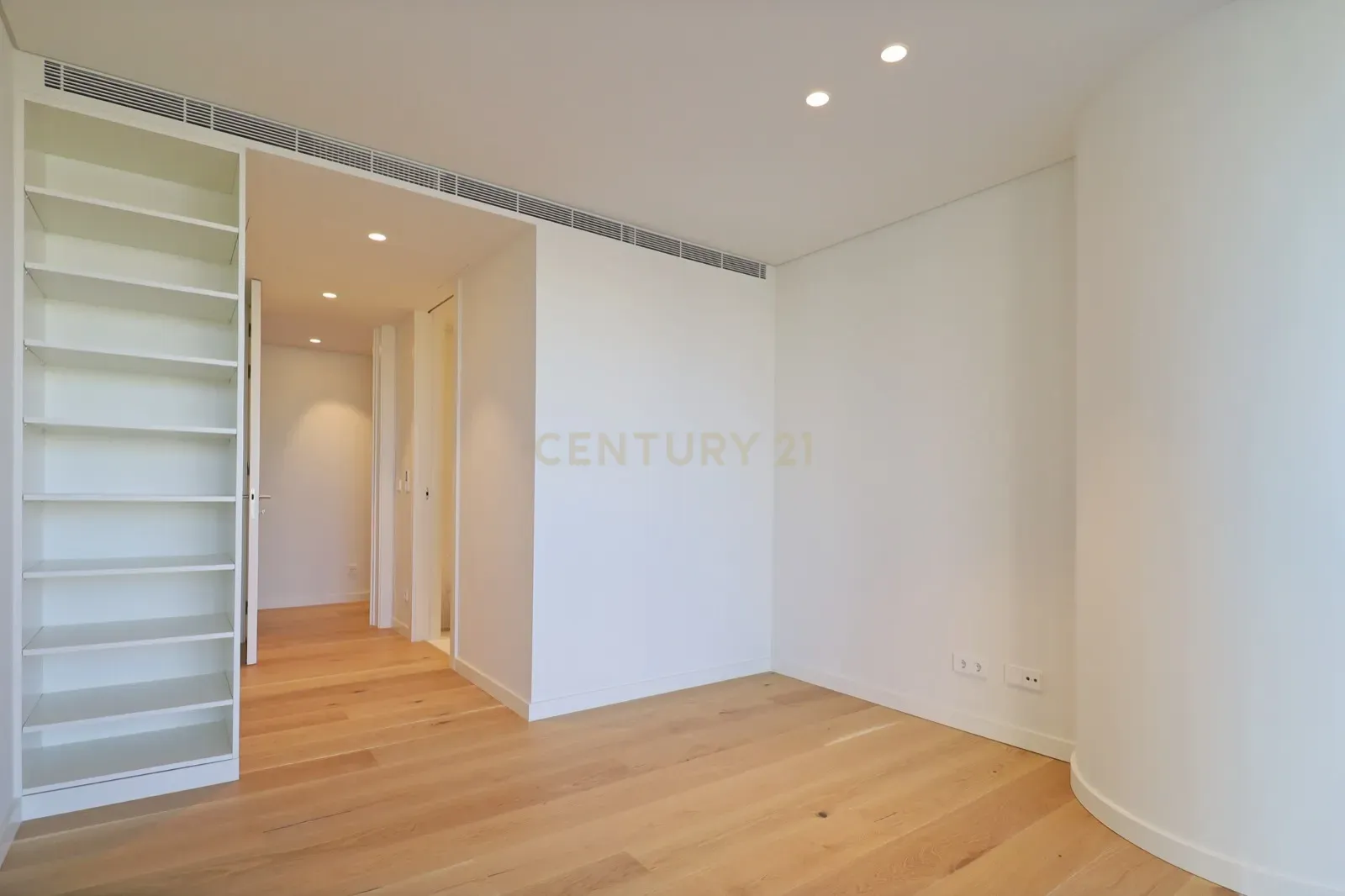 Apartamento de Luxo T2 no Infinity Tower em Campolide - Image 9