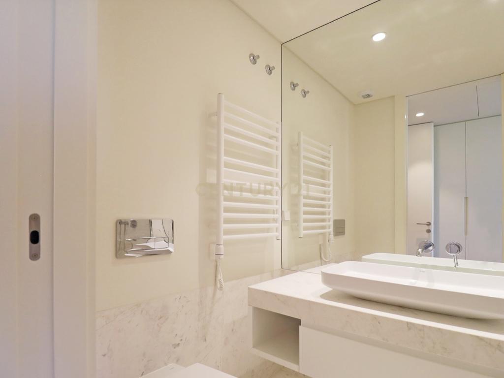 Apartamento de Luxo T2 no Infinity Tower em Campolide - Image 11