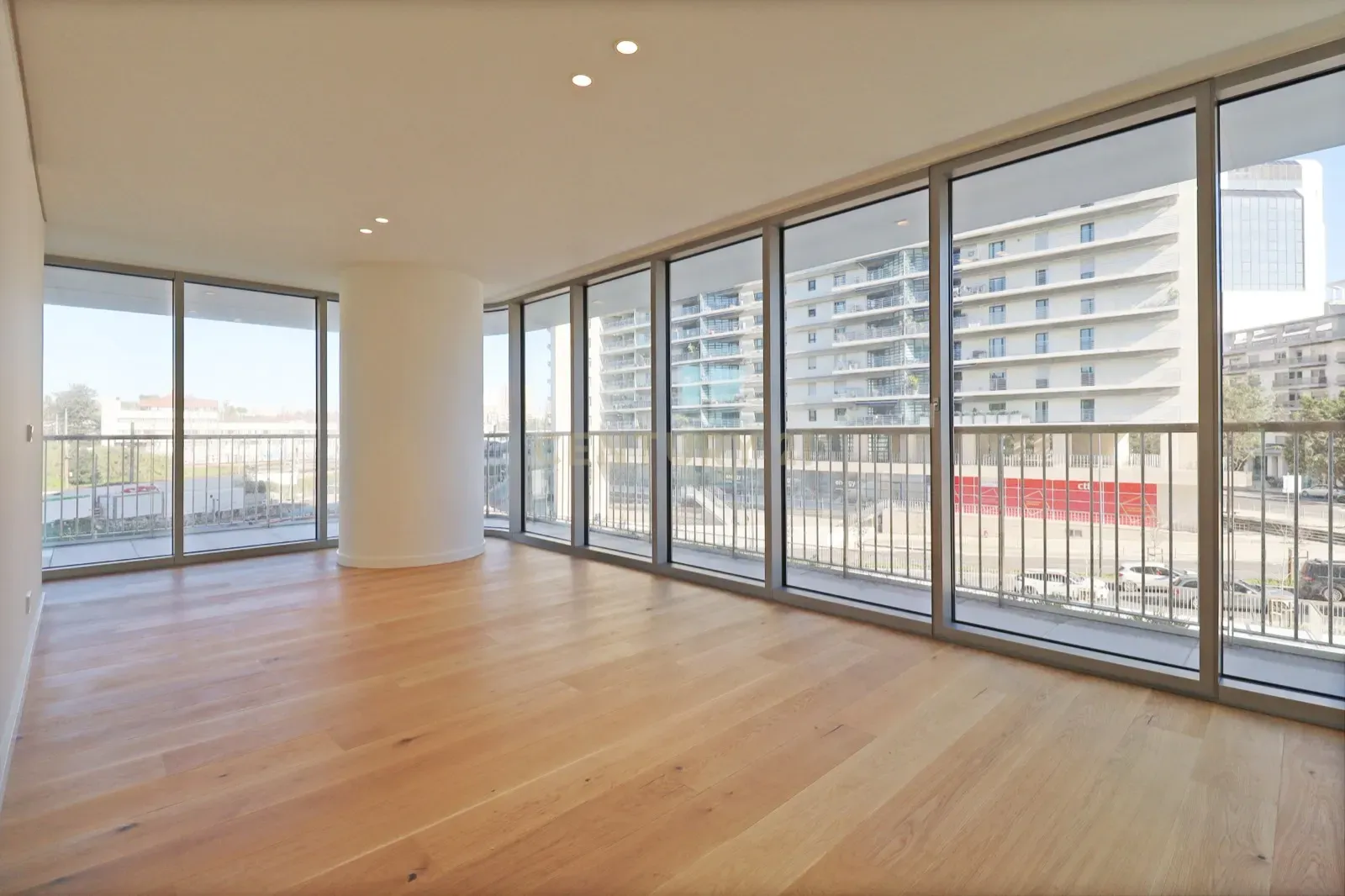 Apartamento de Luxo T2 no Infinity Tower em Campolide - Image 5