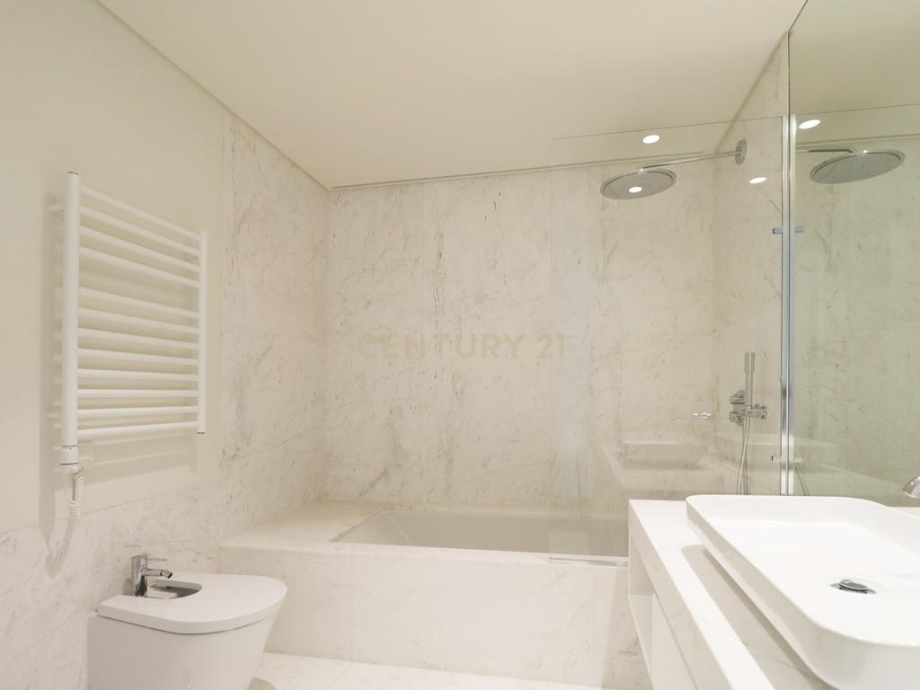 Apartamento de Luxo T2 no Infinity Tower em Campolide - Image 12