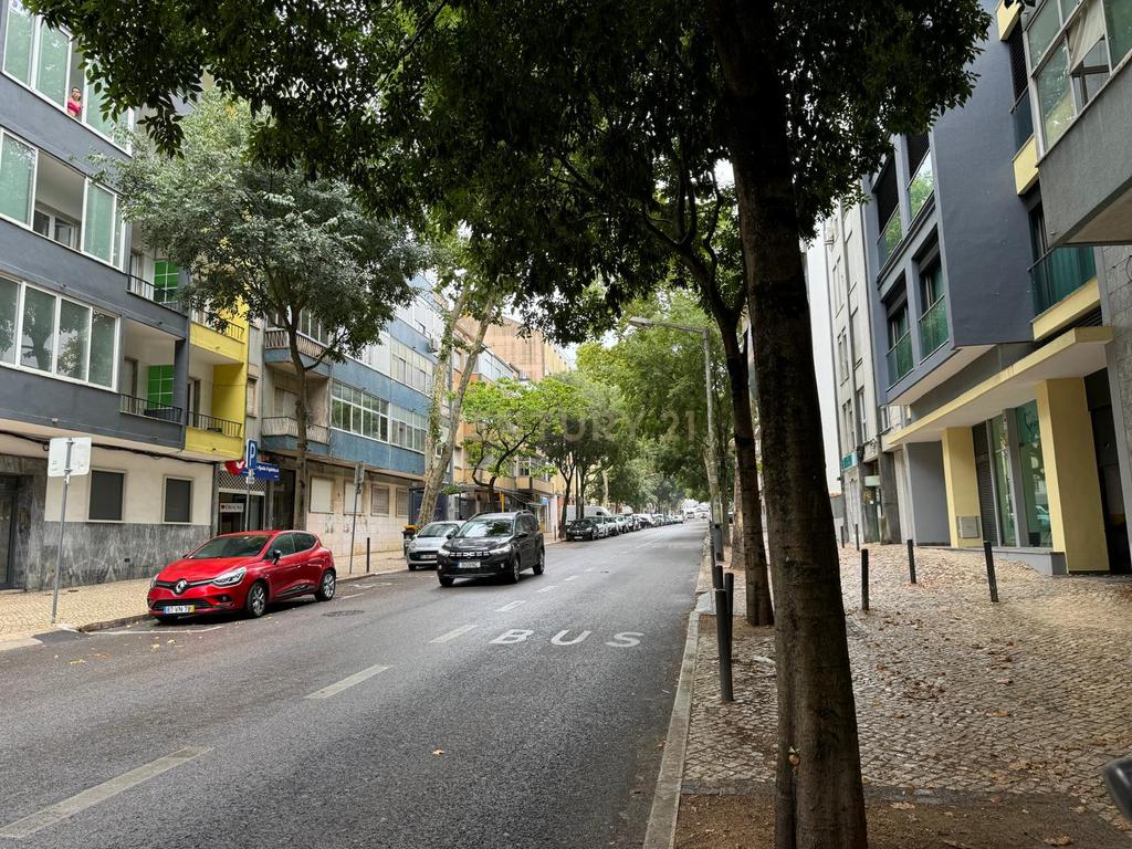 PRÉDIO DE OITO  FOGOS  DEVOLUTOS. TERRAÇO DE 100M2.  ALTO RENDIMENTO ANUAL. - Image 43
