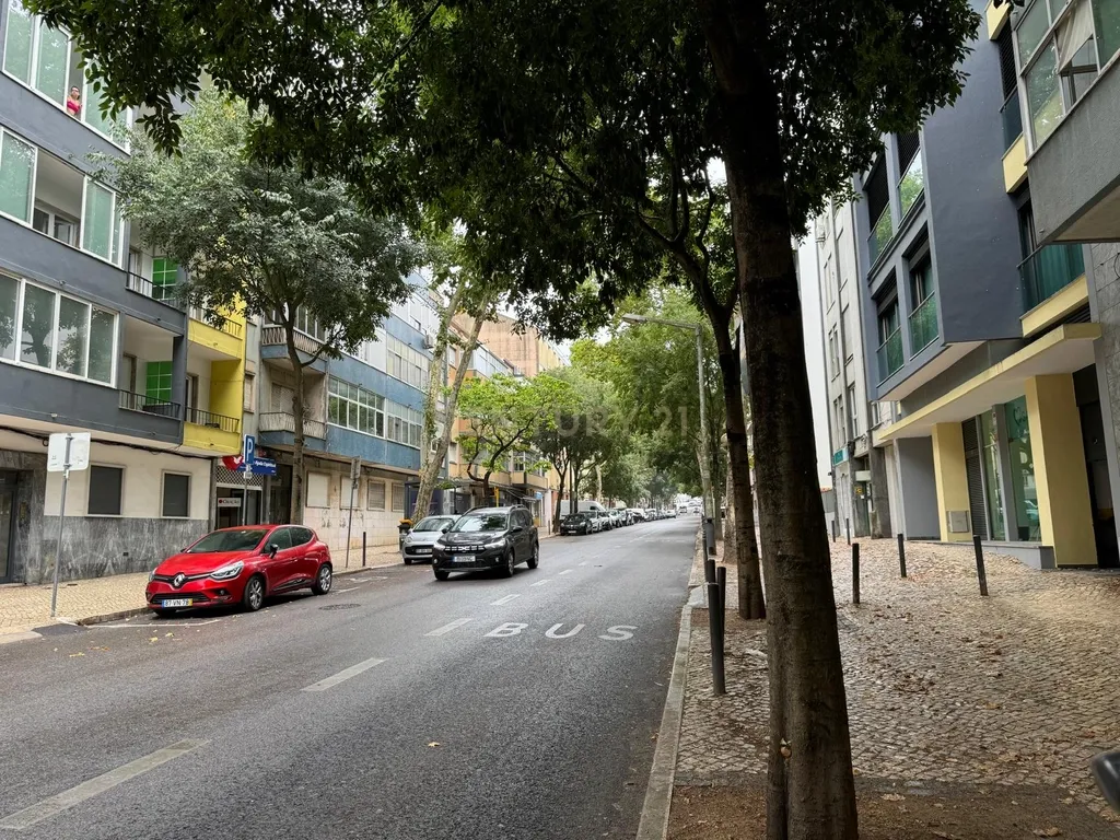 PRÉDIO DE OITO FOGOS DEVOLUTOS. TERRAÇO DE 100M2. ALTO RENDIMENTO ANUAL. - Image 43