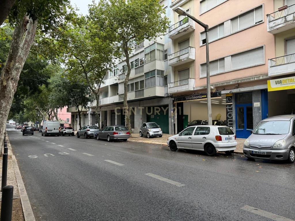 PRÉDIO DE OITO  FOGOS  DEVOLUTOS. TERRAÇO DE 100M2.  ALTO RENDIMENTO ANUAL. - Image 41