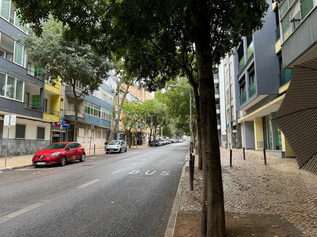 PRÉDIO DE OITO  FOGOS  DEVOLUTOS. TERRAÇO DE 100M2.  ALTO RENDIMENTO ANUAL. - Image 46