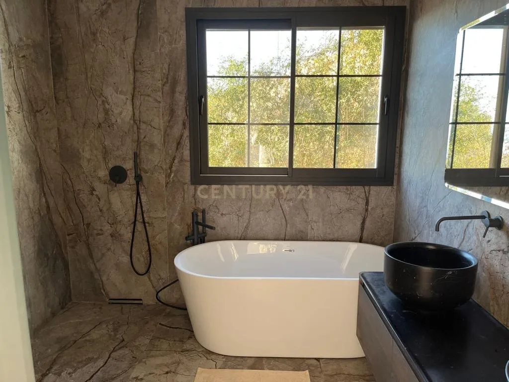 Moradia contemporânea de luxo com vistas panorâmicas em Mijas Costa - Image 10