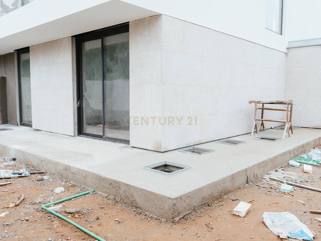 Moradia T4 c/ piscina - Madalena - Image 42