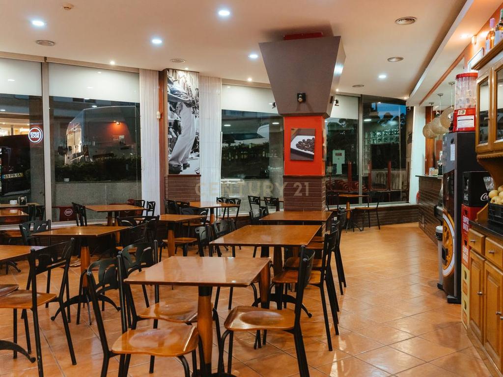 Restaurante/Café – Venda Exclusiva em Oliveira do Douro - Image 1