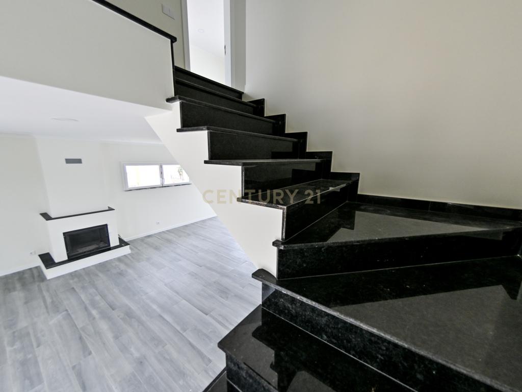 Moradia Geminada 6 assoalhadas, em Santiago do Cacém - Image 9