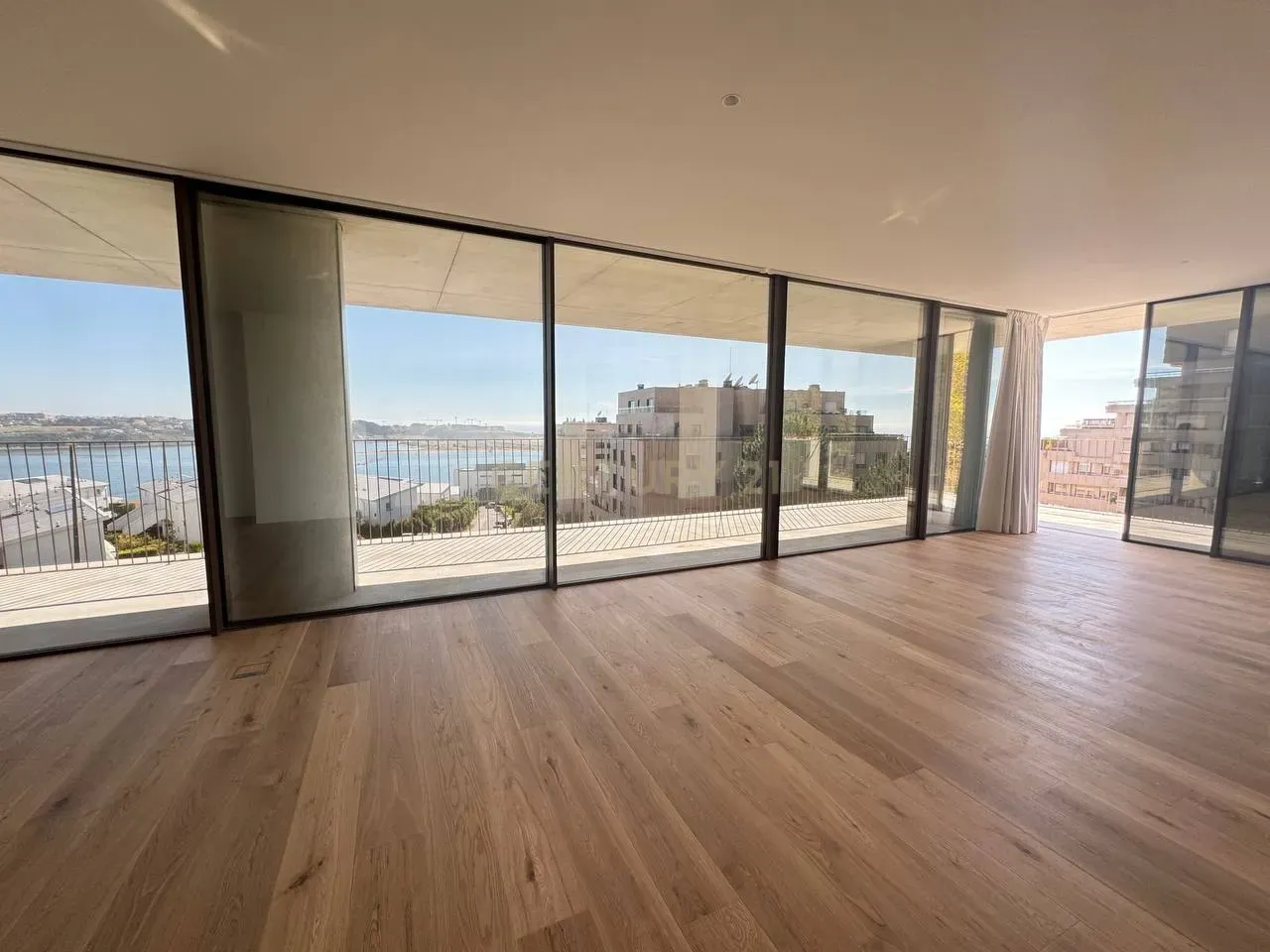 T3 Luxo Novo - Miramar Tower, Porto - Image 10