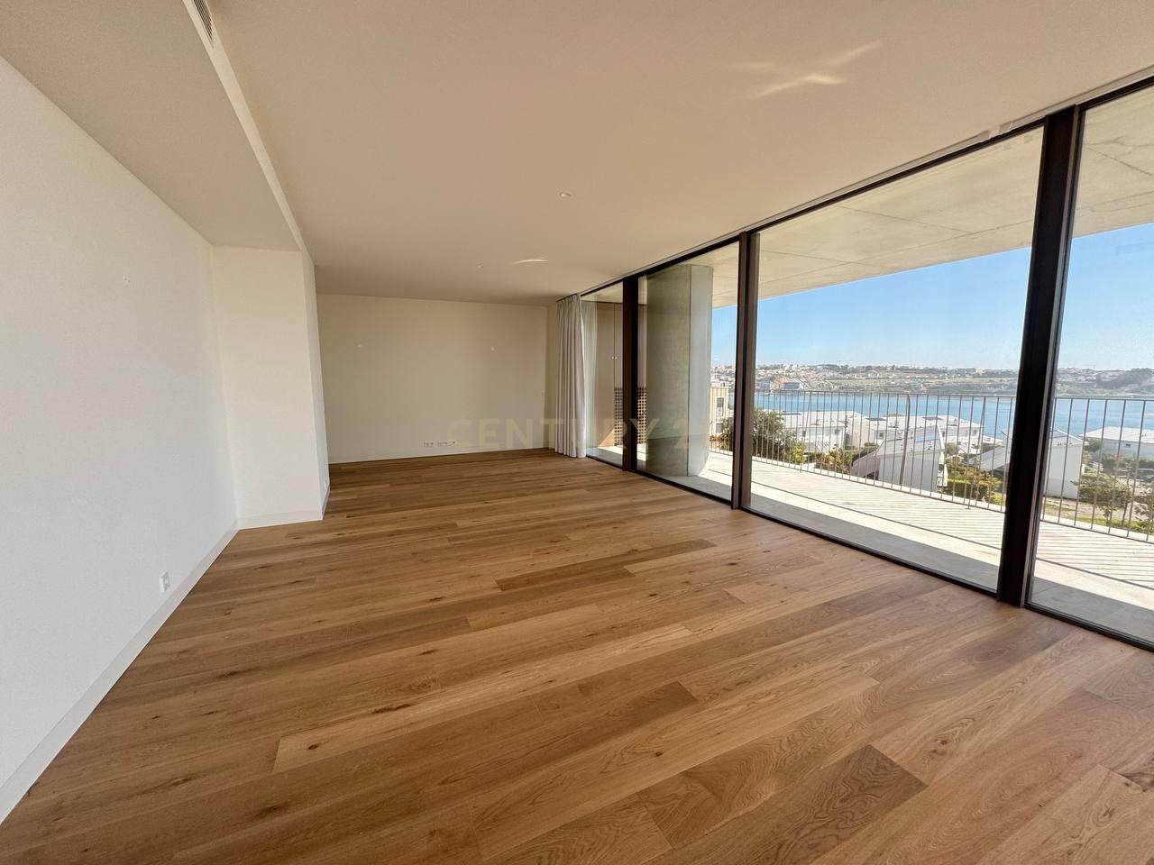 T3 Luxo Novo - Miramar Tower, Porto - Image 32