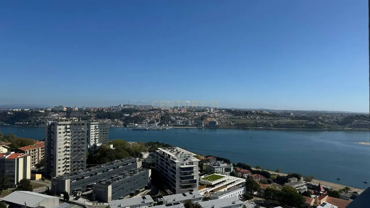 T3 Luxo Novo - Miramar Tower, Porto - Image 16