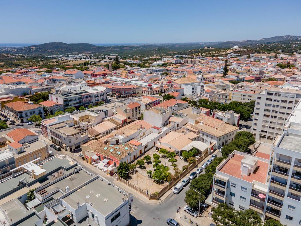Terreno para. construção com 2315 m2 no Centro de Loulé - Image 4