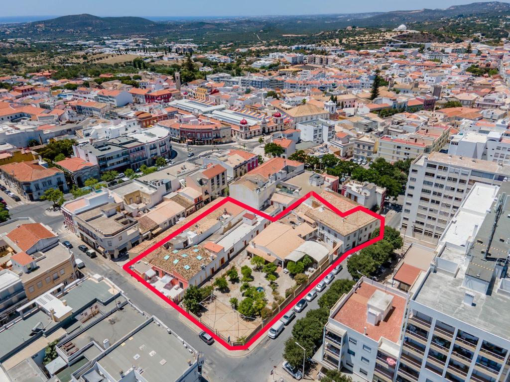 Terreno para. construção com 2315 m2 no Centro de Loulé - Image 1