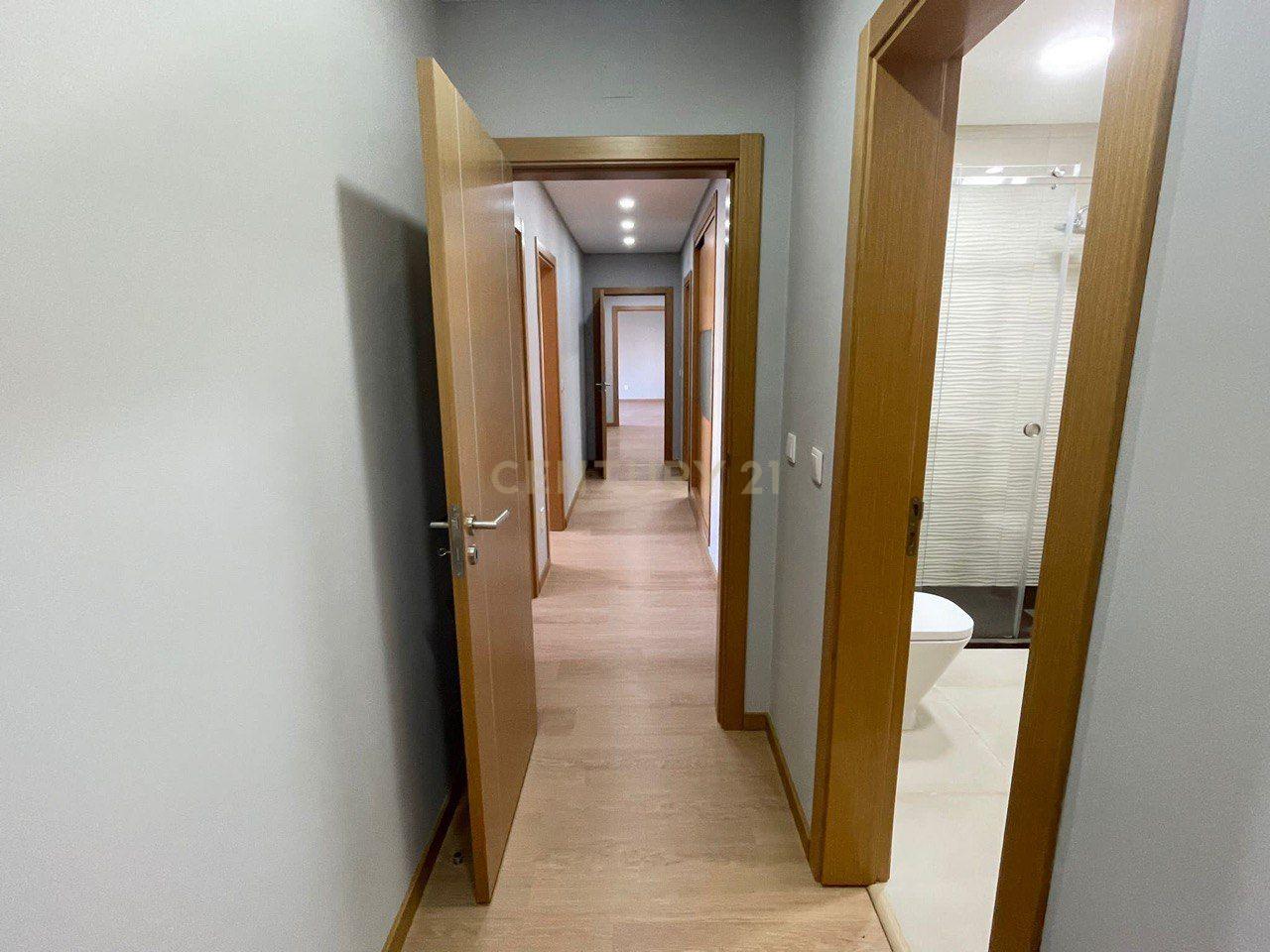 Fotografia 7 de Elegância, Conforto e Localização Premium – T3 nas Colinas do Cruzeiro