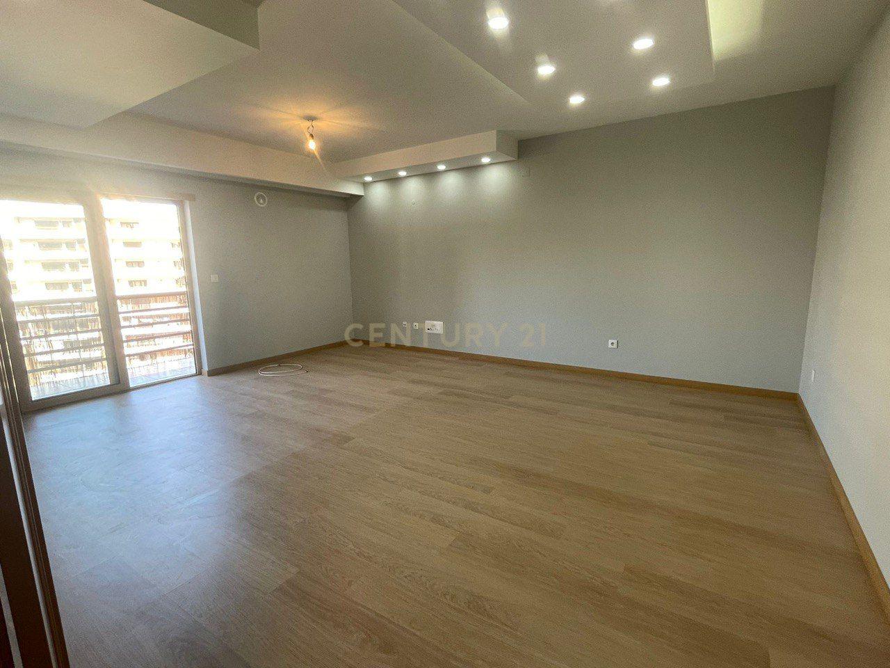 Fotografia 3 de Elegância, Conforto e Localização Premium – T3 nas Colinas do Cruzeiro