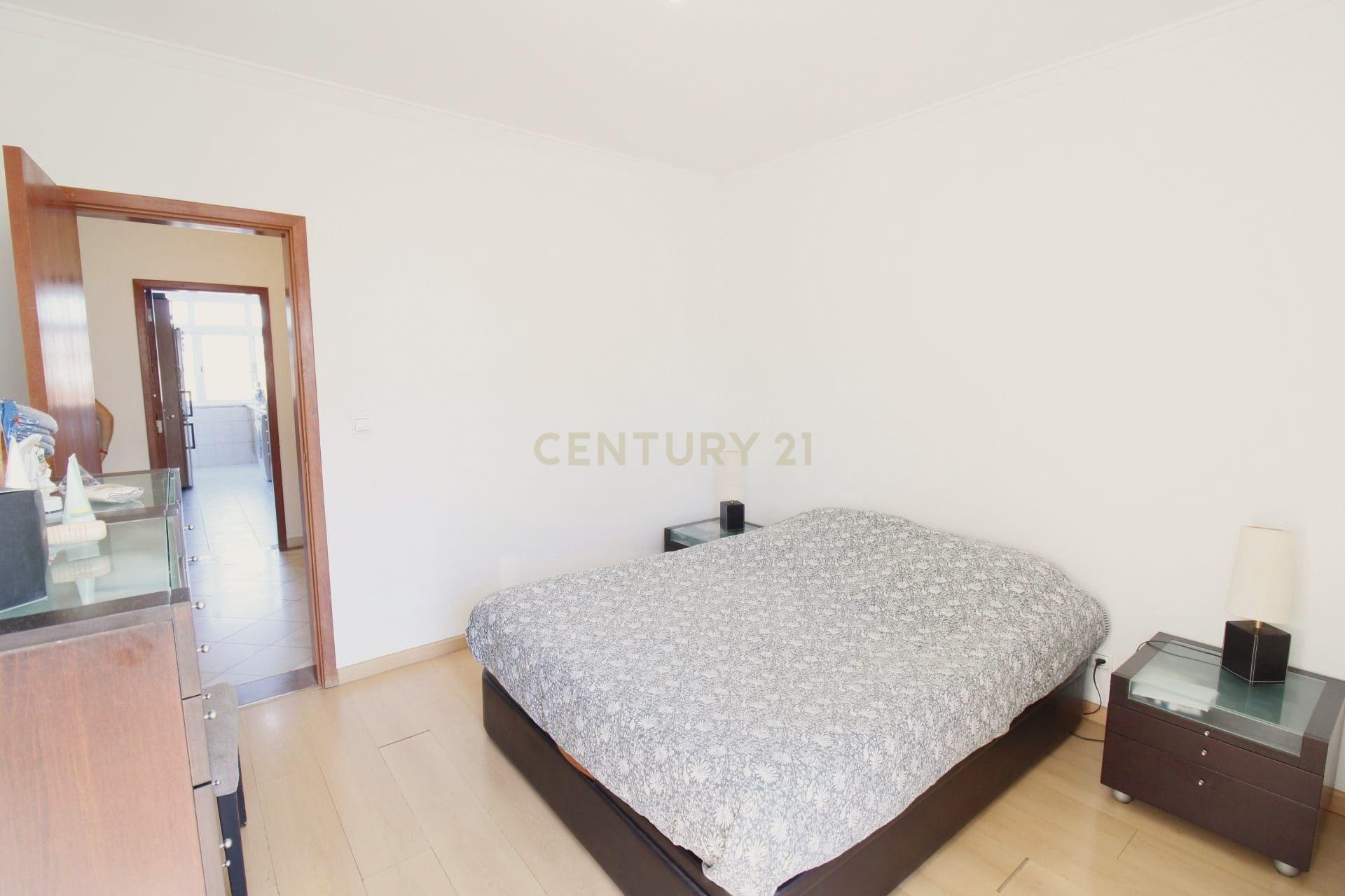 Apartamento T3 com Vista Serra em Alcabideche – Cascais - Image 8