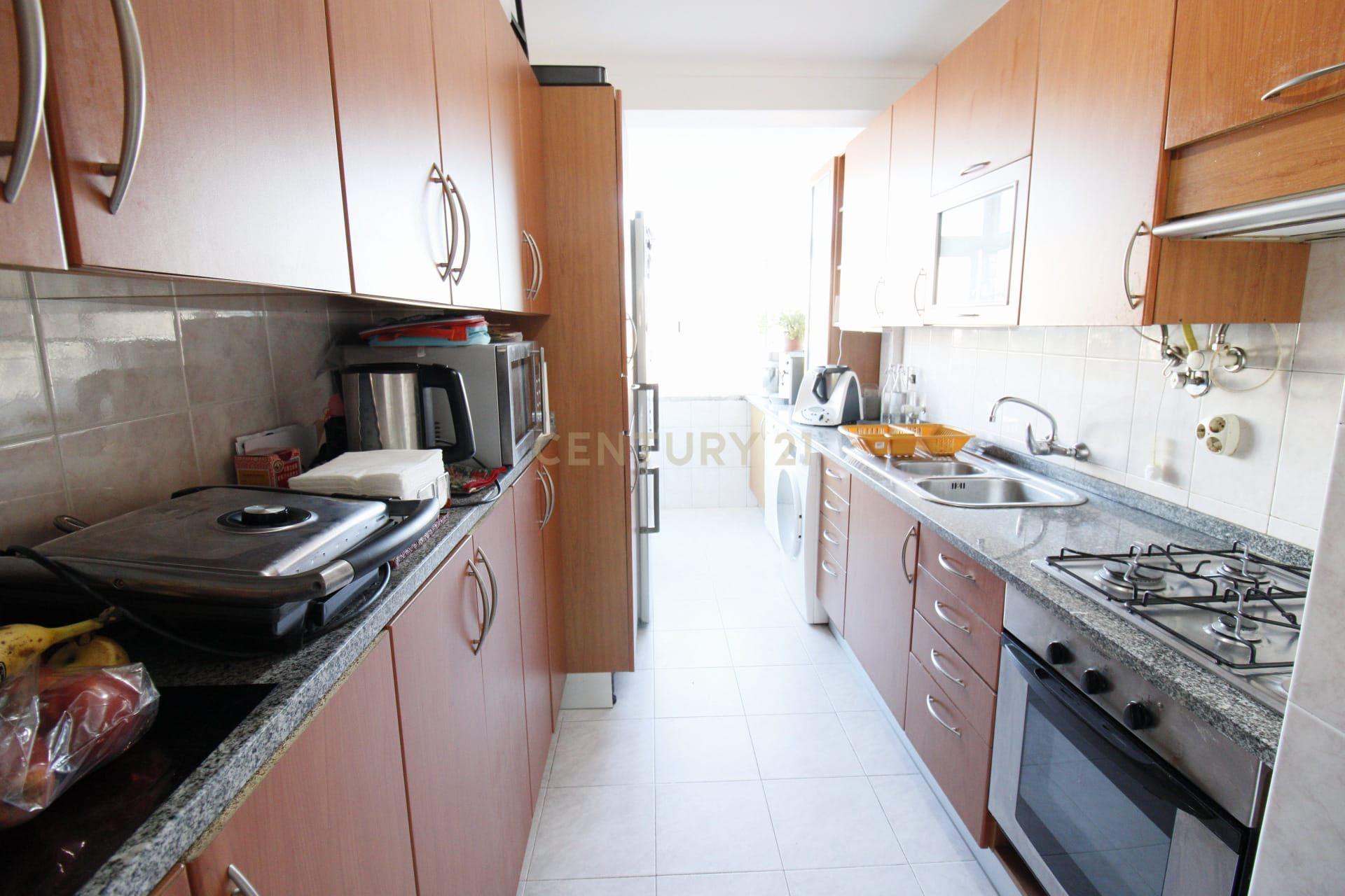 Apartamento T3 com Vista Serra em Alcabideche – Cascais - Image 1