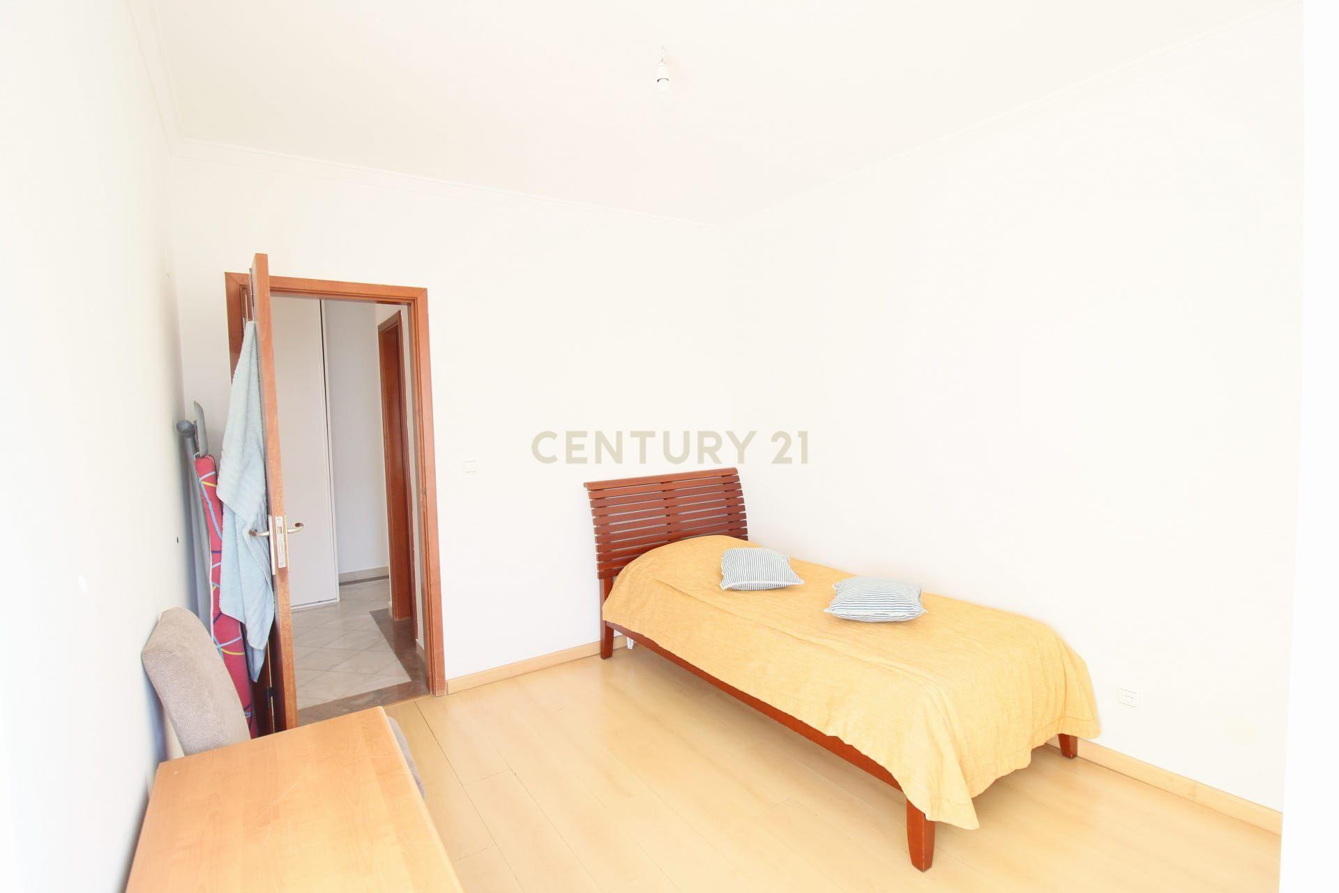 Apartamento T3 com Vista Serra em Alcabideche – Cascais - Image 13