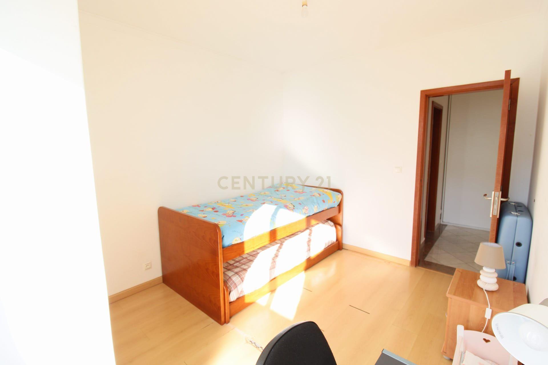 Apartamento T3 com Vista Serra em Alcabideche – Cascais - Image 10