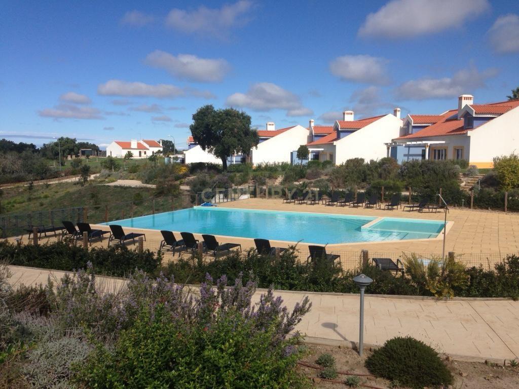Encantadora moradia de 3 quartos situada no condomínio fechado Casas da Aldeia, em São Francisco da Serra - Image 54