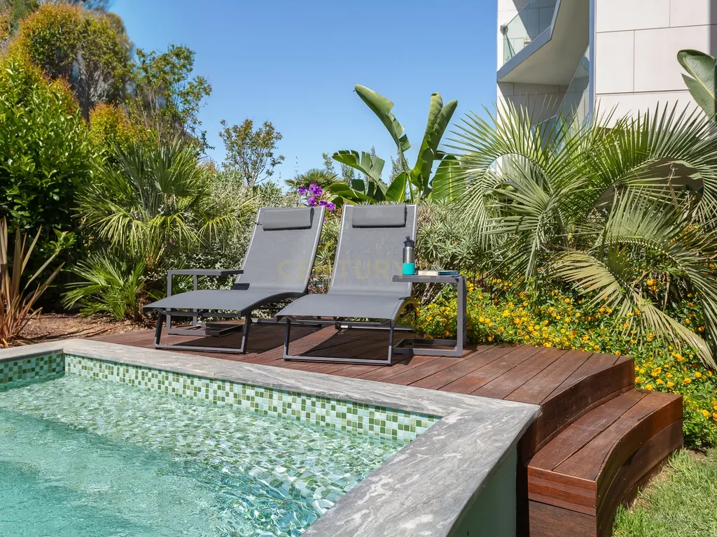 Apartamento T2 Centro Cascais com piscina e jardim privativos - Image 1