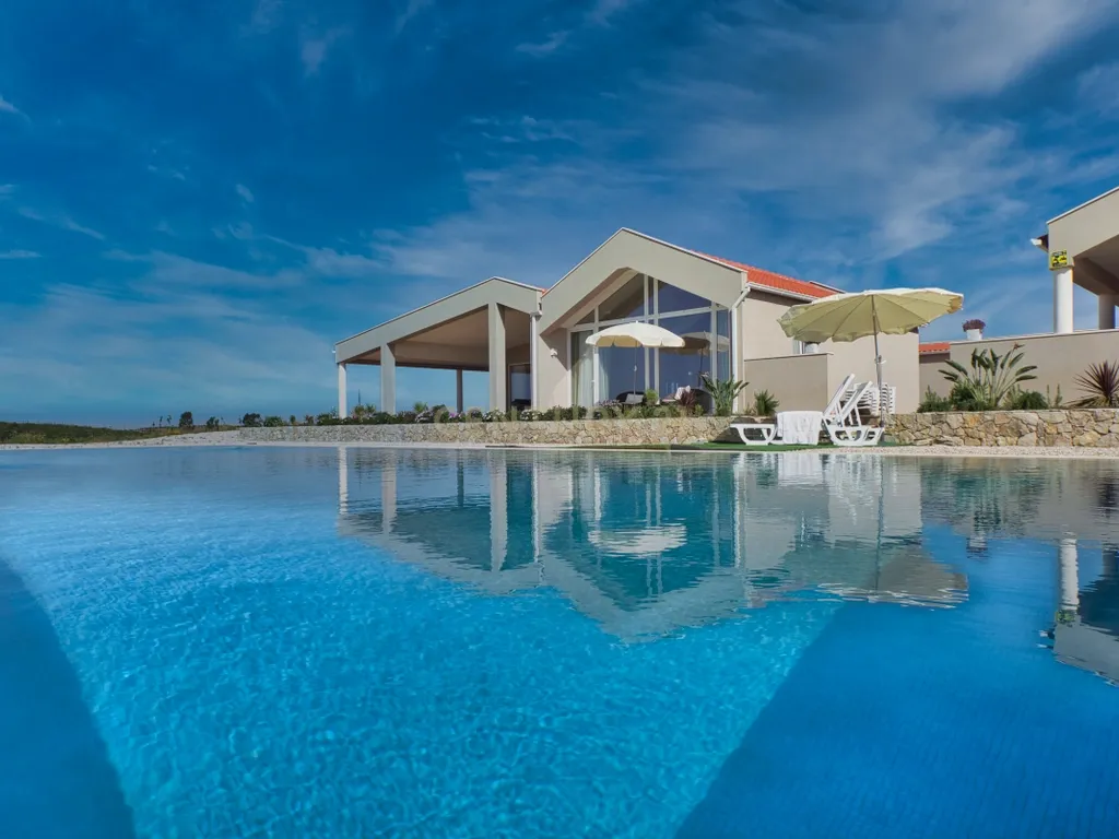 Herdade de 271 Hectares no Barlavento Algarvio, com moradia + 4 estudios, piscina, 9 barragens, 3 estufas. - Image 1