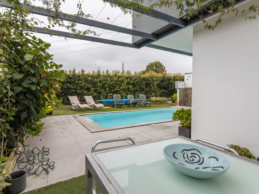 MORADIA ISOLADA, T4, com JARDIM e PISCINA AQUECIDA,  CAPARICA - ALMADA - Image 54