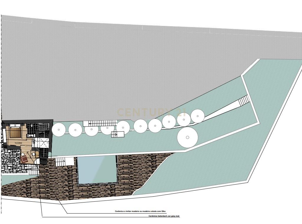 Terreno em Valdigem, com uma área total de 3.350m², oferece vistas panorâmicas sobre o Rio Douro. Tem licença para a construção de uma casa com seis quartos (T6), além de uma vasta área de terreno com vinhas antigas de categoria A. - Image 59