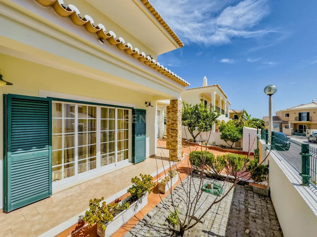 Moradia T3+1 com garagem, Porto de Mós, Lagos - Image 6