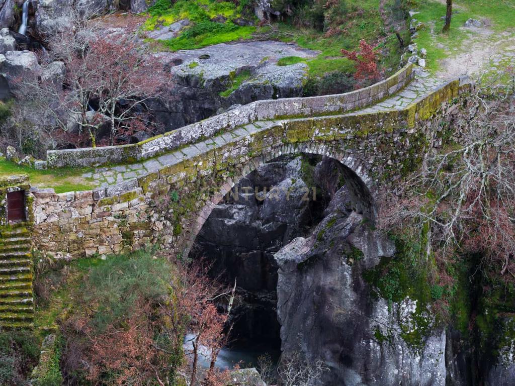 Quinta com água Nascente na Zona de Gerês - Image 60