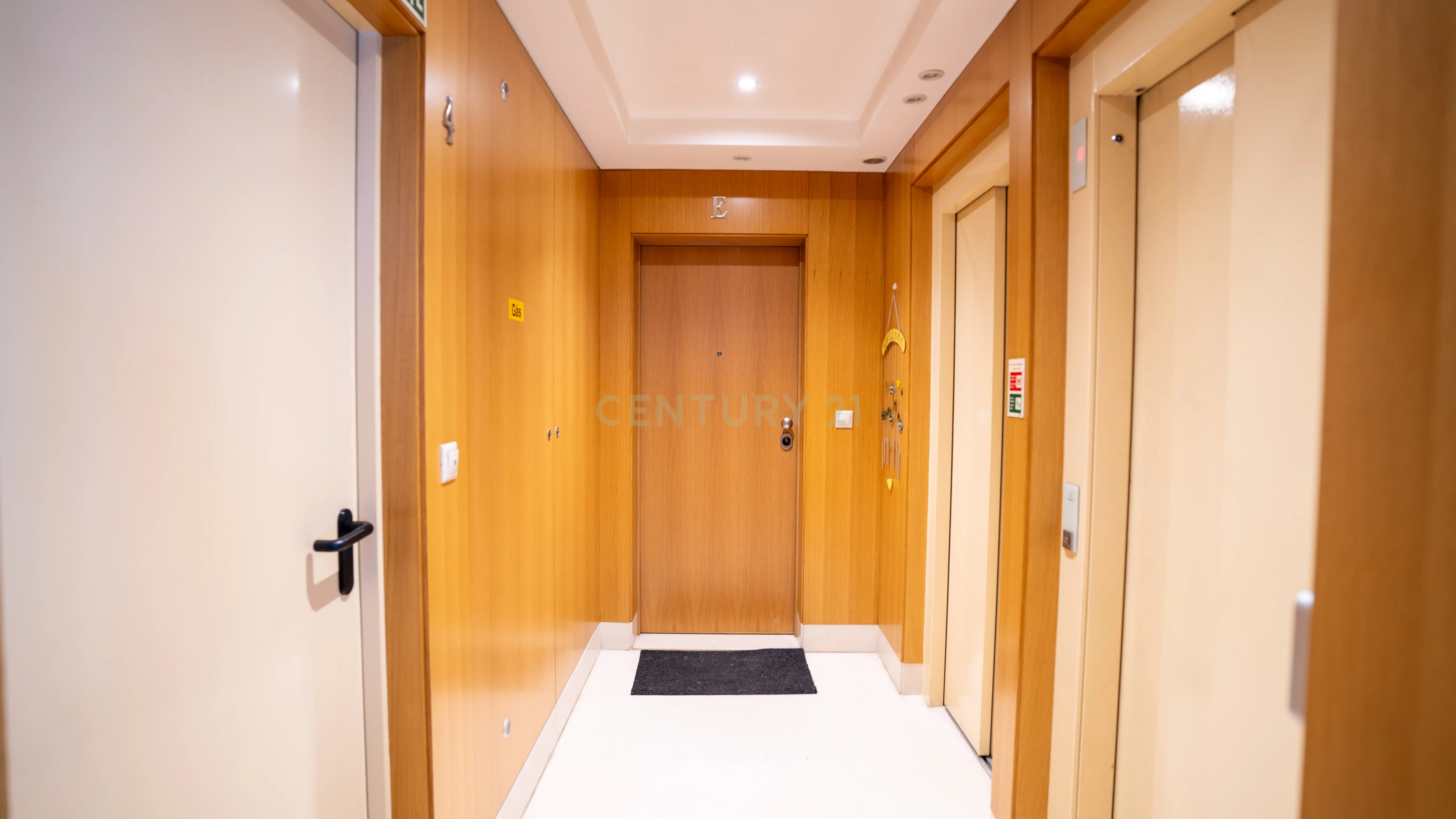 Apartamento com Terraço T2 de Charme em Benfica - Excelência e Conforto - Image 52