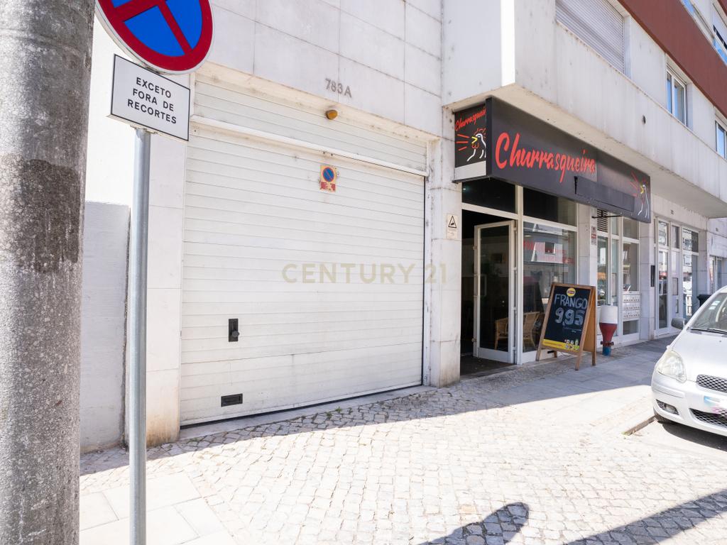 Apartamento com Terraço T2  de Charme em Benfica - Excelência e Conforto - Image 62
