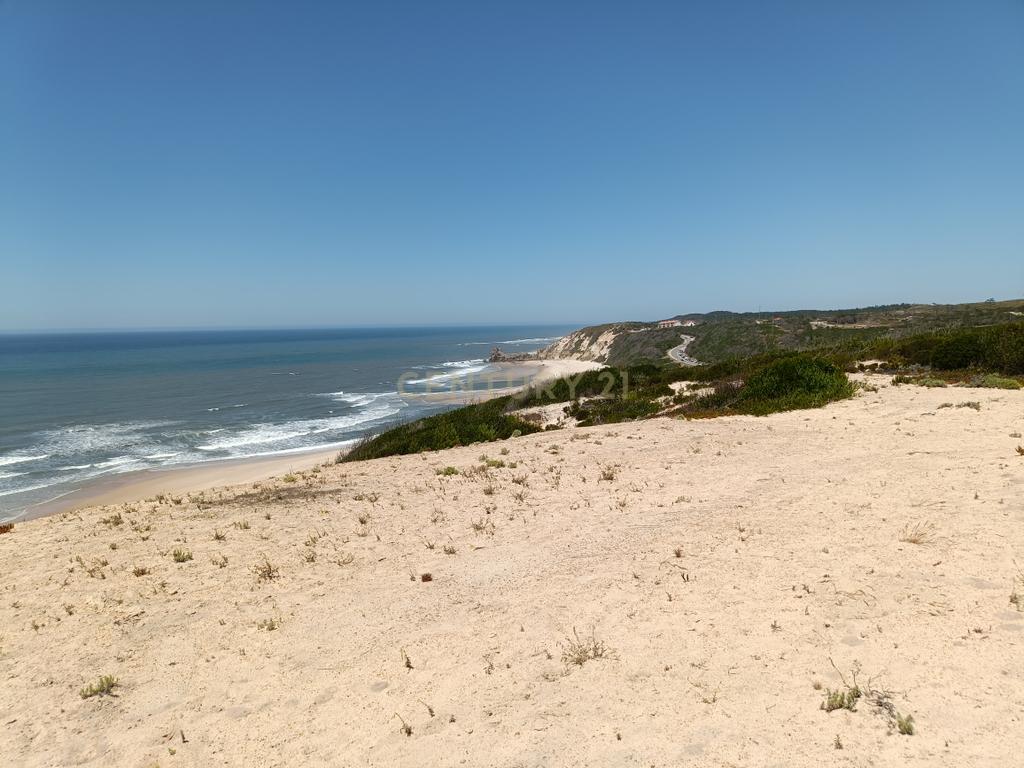 Reservado - Casa de Praia com vista lateral para o mar, com 2 garagens box, logradouro de boas dimensões, 3 quartos, a uma curta distância da praia paradisíaca de Vale Furado - Image 47