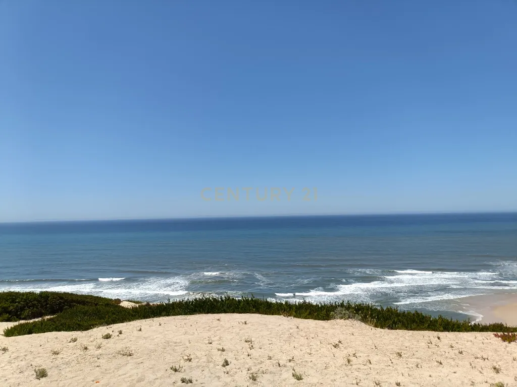 Reservado - Casa de Praia com vista lateral para o mar, com 2 garagens box, logradouro de boas dimensões, 3 quartos, a uma curta distância da praia paradisíaca de Vale Furado - Image 48