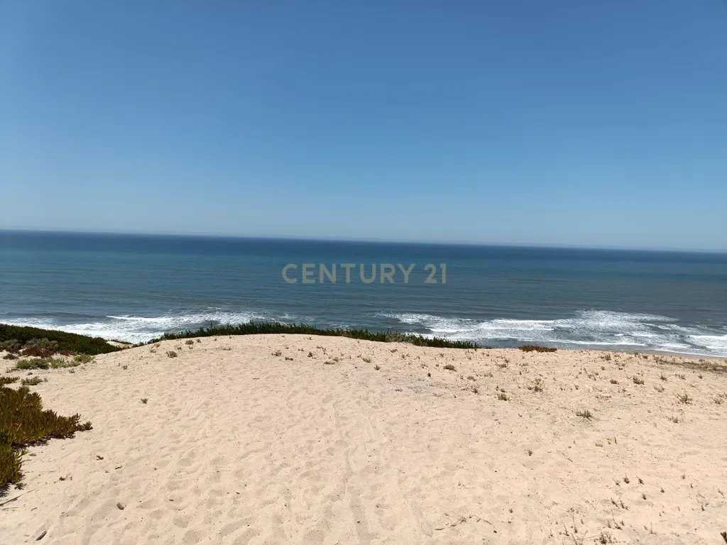 Reservado - Casa de Praia com vista lateral para o mar, com 2 garagens box, logradouro de boas dimensões, 3 quartos, a uma curta distância da praia paradisíaca de Vale Furado - Image 50