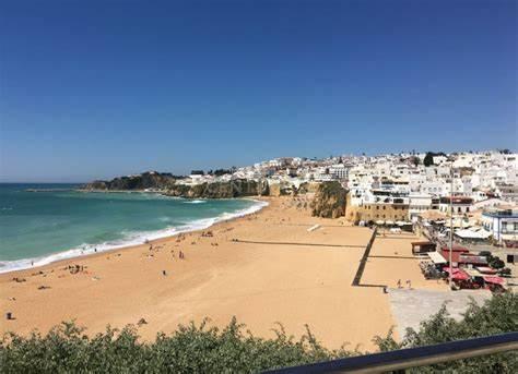 Moradia no coração da Baixa de Albufeira - Image 4