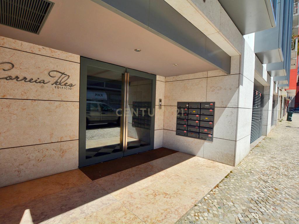 Apartamento T1 em Campo de Ourique, Rua Correia Teles - Image 27