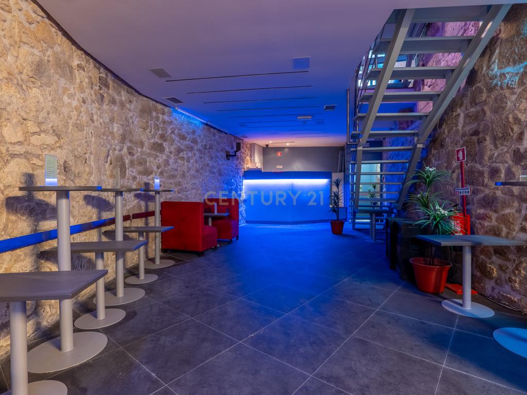 Prédio Histórico no centro do Porto - Image 4