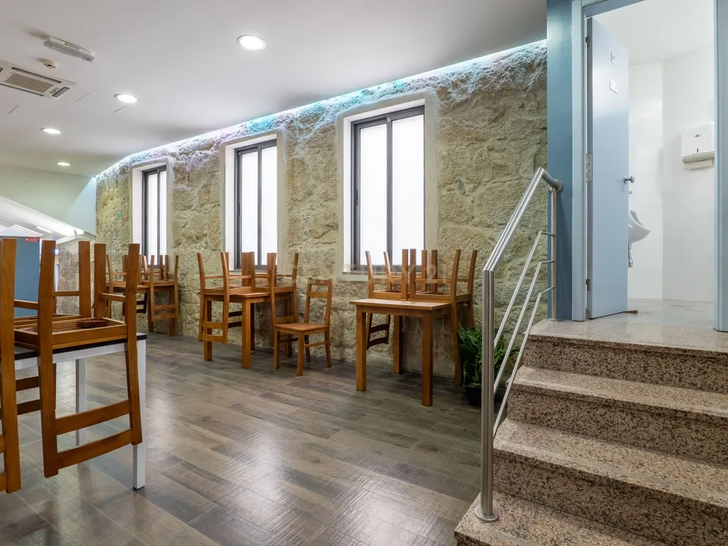 Prédio Histórico no centro do Porto - Image 8