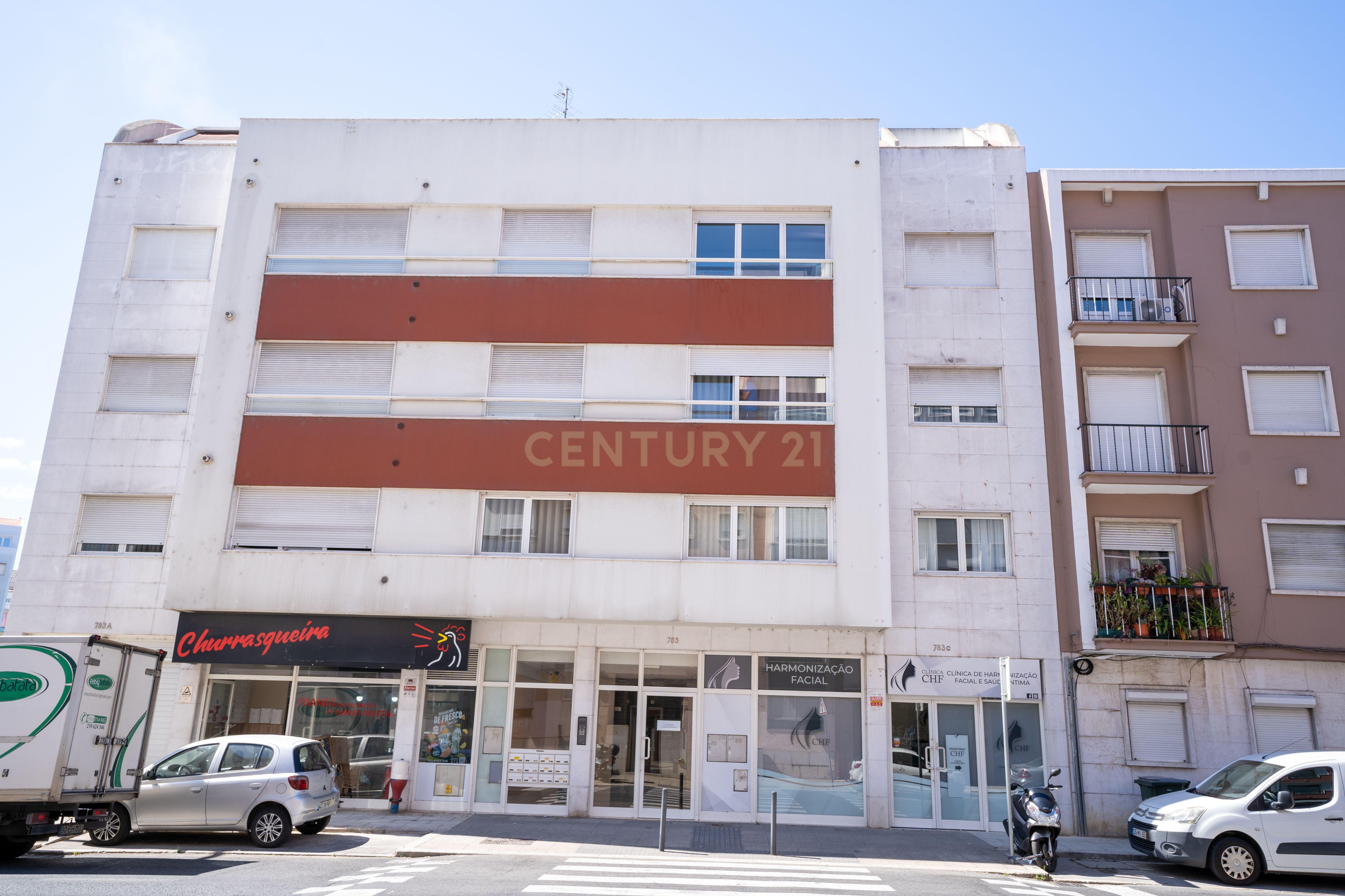 Apartamento com Terraço T2 de Charme em Benfica - Excelência e Conforto - Image 61