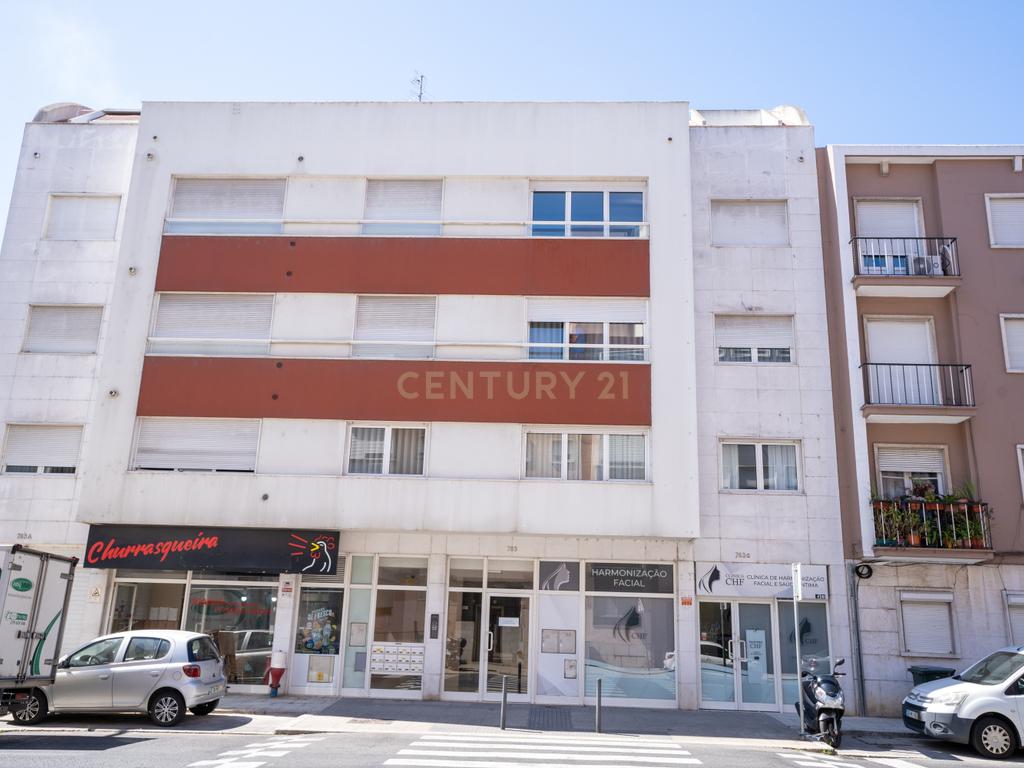 Apartamento com Terraço T2  de Charme em Benfica - Excelência e Conforto - Image 61