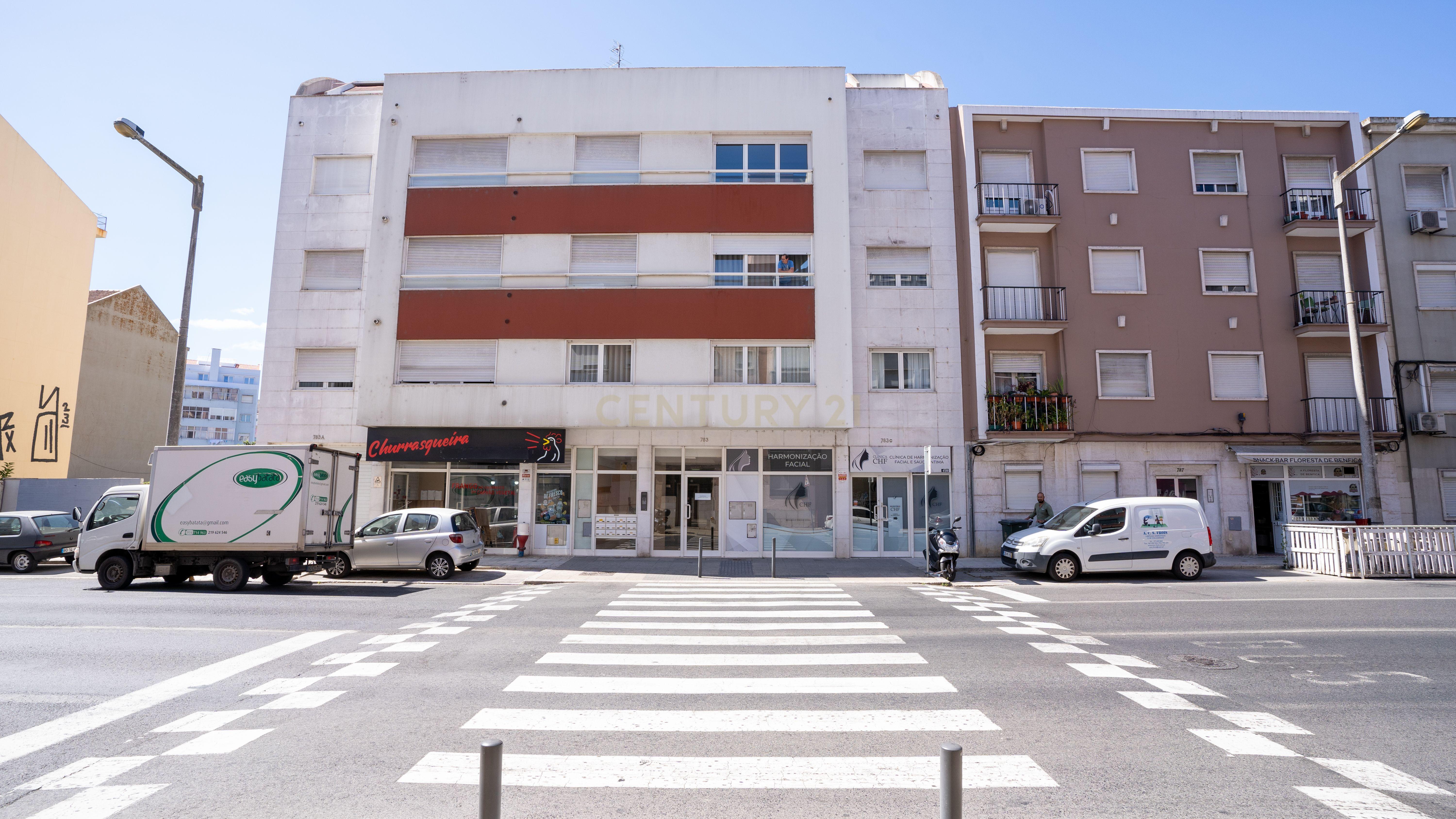 Apartamento com Terraço T2 de Charme em Benfica - Excelência e Conforto - Image 60