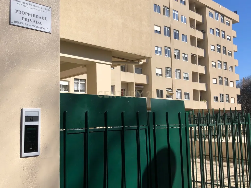 Apartamento T4 na Av. Vasco da Gama, Pinheiro Manso - Image 11