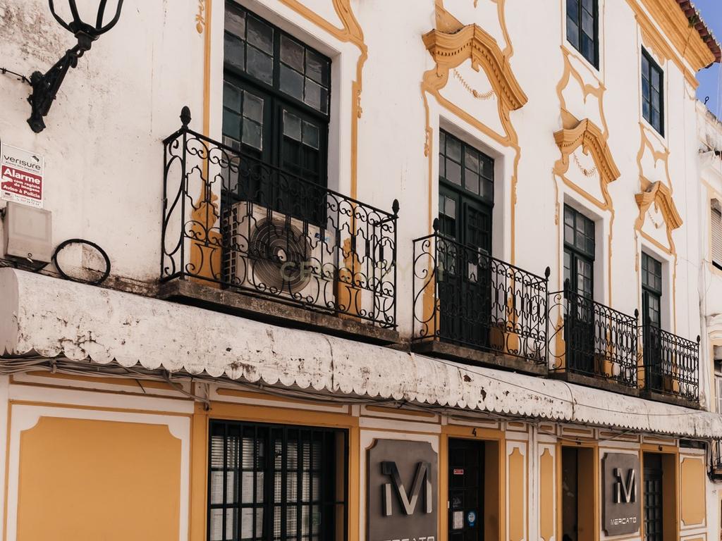 Edifício no Centro de Elvas, história e charme! - Image 3