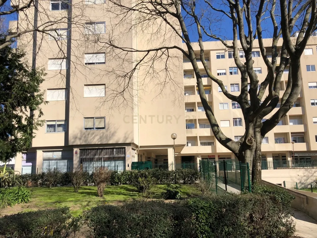 Apartamento T4 na Av. Vasco da Gama, Pinheiro Manso - Image 14
