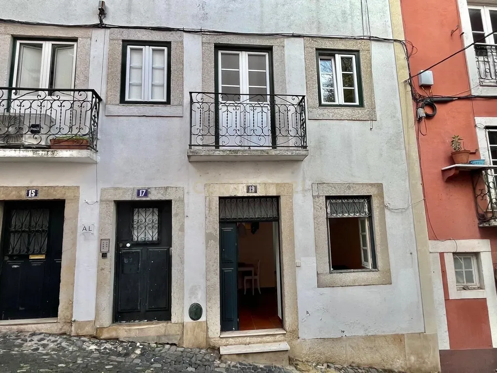 T2 mobilado e equipado no coração de Alfama - Image 13