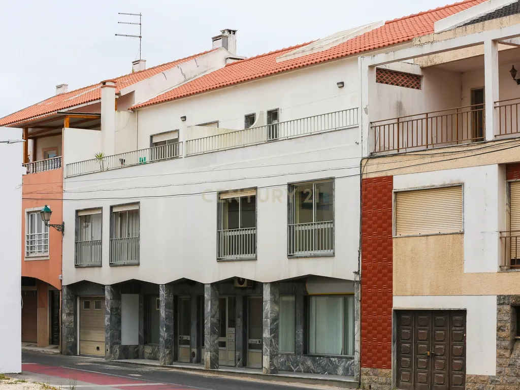 Prédio em Propriedade Total - Habitação e Comércio - Image 2