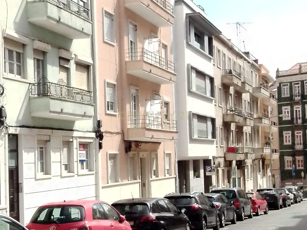 Prédio nas Avenidas Novas - Image 3